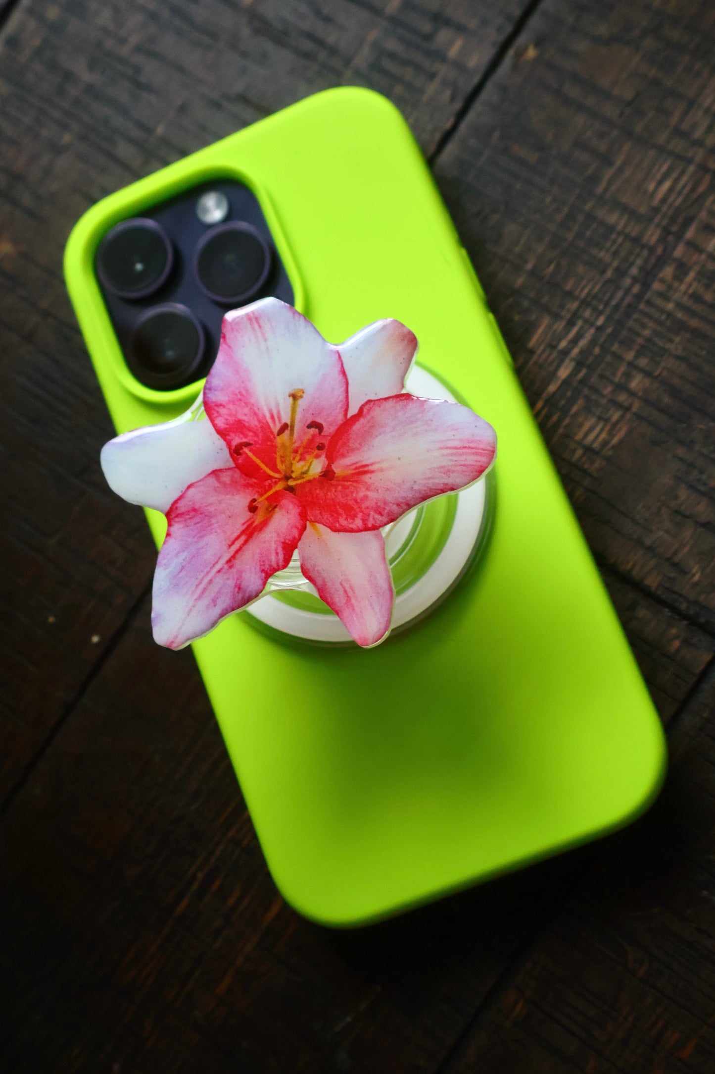 Blush Lily Magsafe Grip